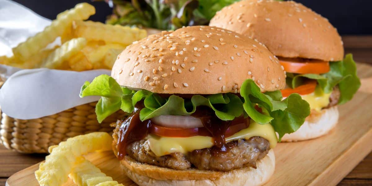 Leia mais sobre o artigo Como preparar um hambúrguer caseiro bem saboroso de forma simples
