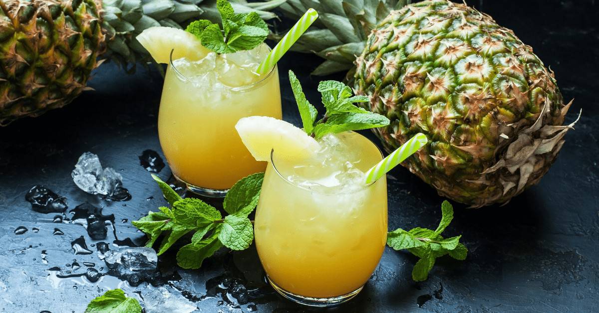 caipirinha de abacaxi o drink tropical mais refrescante do mundo 2
