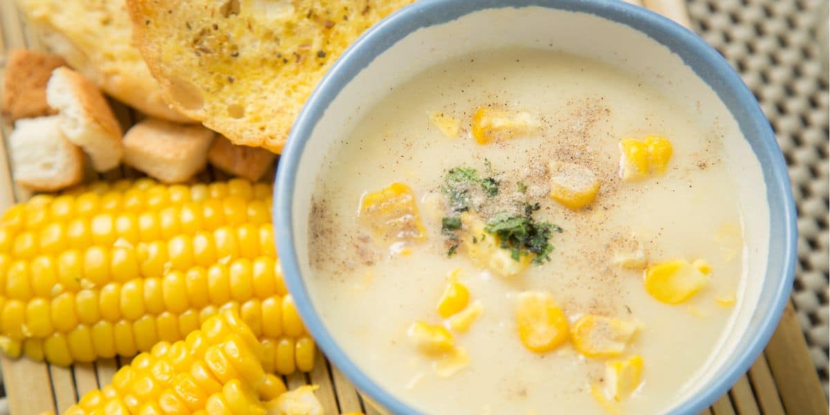 Leia mais sobre o artigo Sopa de milho de latinha cremosa e bem fácil de fazer toda família vai adorar