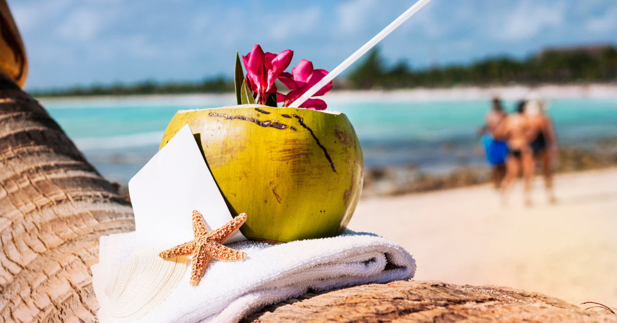 Descubra o Coco Cooler, o drink tropical perfeito! Aprenda a receita, explore variações e mergulhe em curiosidades neste refresco de verão.