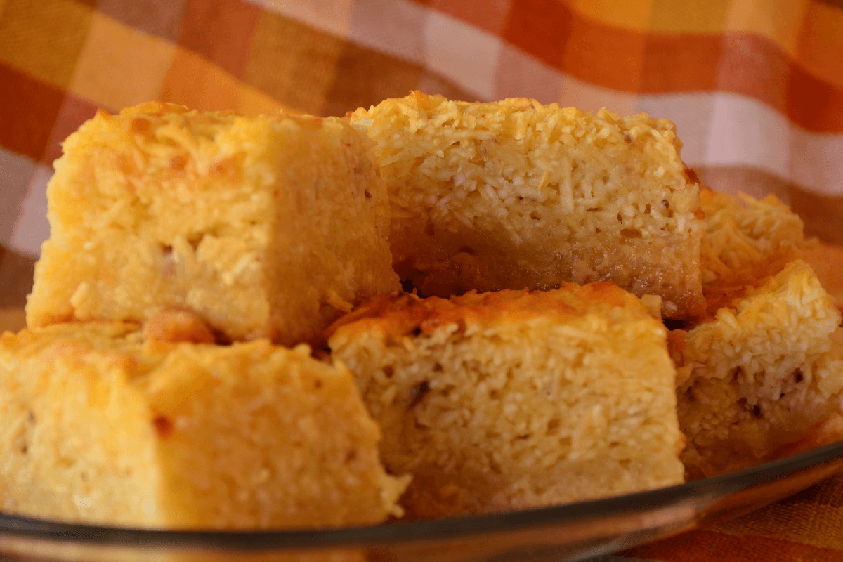 Leia mais sobre o artigo Receita de bolo de mandioca com coco delicioso e fácil de preparar